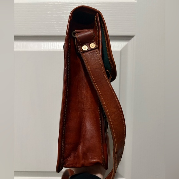 Elegant Brown Leather Satchel - Picture 11 of 13